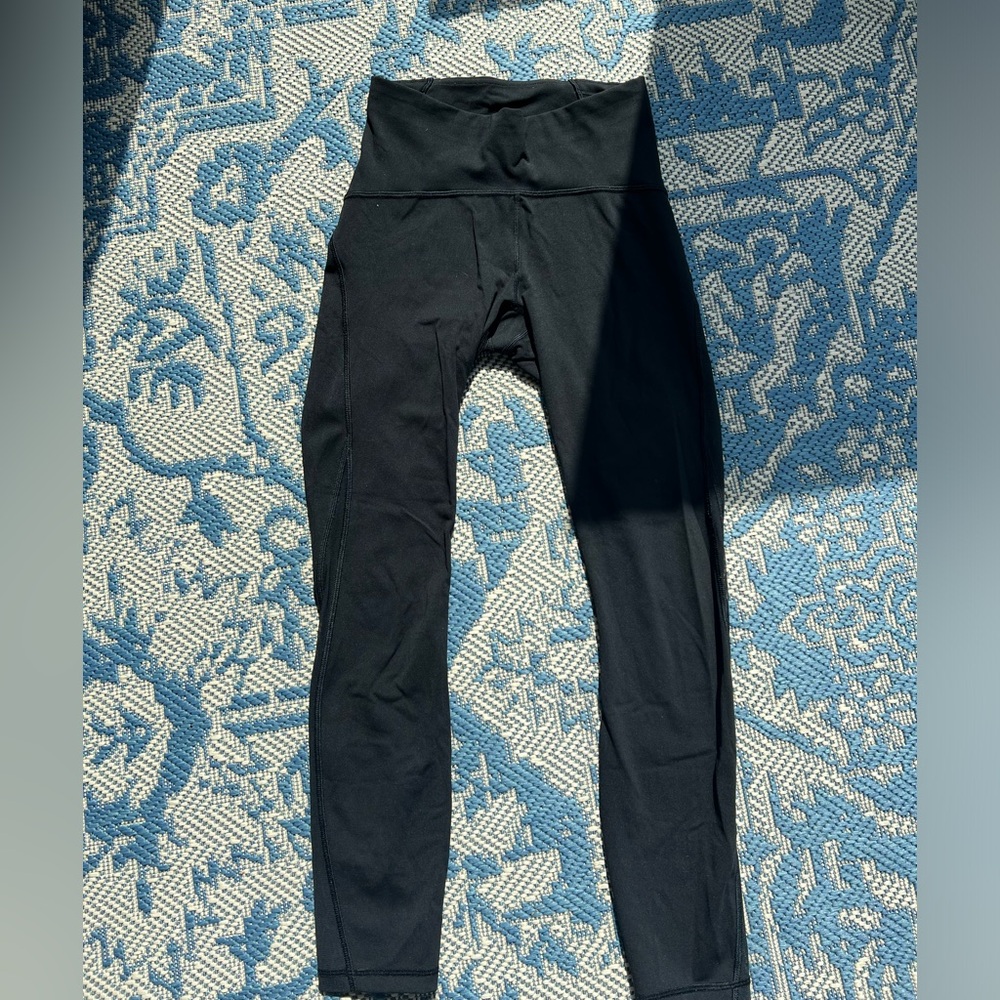 Black Lululemon Fast and Free Mid Rise Leggings Size 4 (lightly worn)